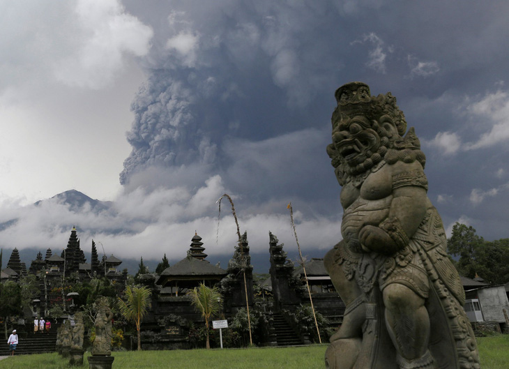 Indonesia: Bali chính thức cấm du khách lên núi thiêng - Ảnh 1.