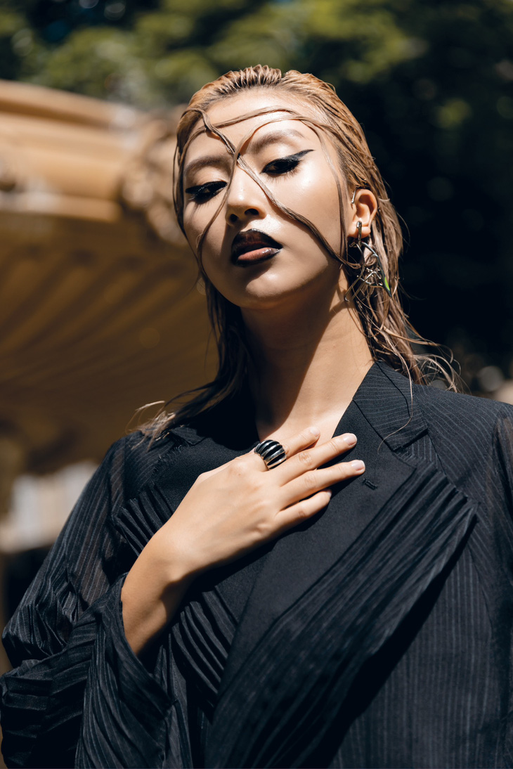 Quỳnh Anh Shyn lên sóng Instagram The New York Times, lọt top sao mặc đẹp của Vogue - Ảnh 3.