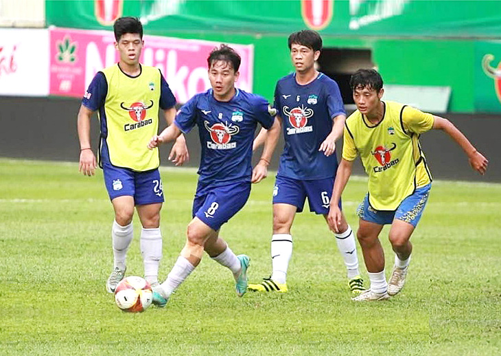 Các cầu thủ HAGL tập luyện chuẩn bị cho trận gặp chủ nhà T.Bình Định - Ảnh: HAGL FC