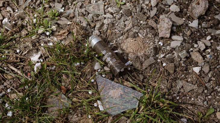 Một quả bom chùm được tìm thấy ở thành phố tiền tuyến Avdiivka, Ukraine hồi tháng 3-2023 - Ảnh: GETTY IMAGES