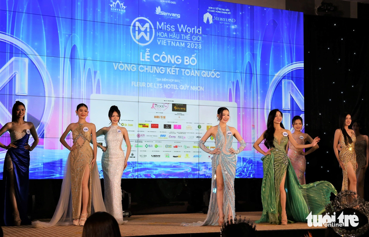 Các thí sinh tham dự vòng chung kết Hoa hậu Thế giới Việt Nam 2023 ra mắt khán giả - Ảnh: LÂM THIÊN
