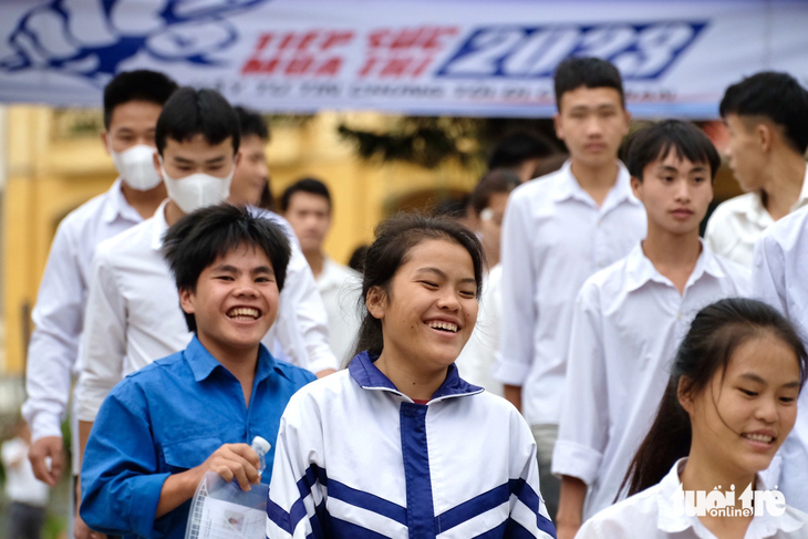Thí sinh tham dự kỳ thi tốt nghiệp THPT năm 2023 tại Lào Cai - Ảnh: NGUYÊN BẢO