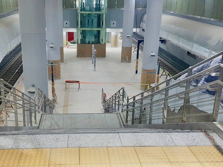 Nhà ga Bến Thành thuộc gói thầu CP1a (nhà ga trung tâm) của dự án metro số 1 (Bến Thành - Suối Tiên), có chiều dài 236m, rộng 60m, sâu 32m, quy mô 4 tầng - Ảnh: MAUR