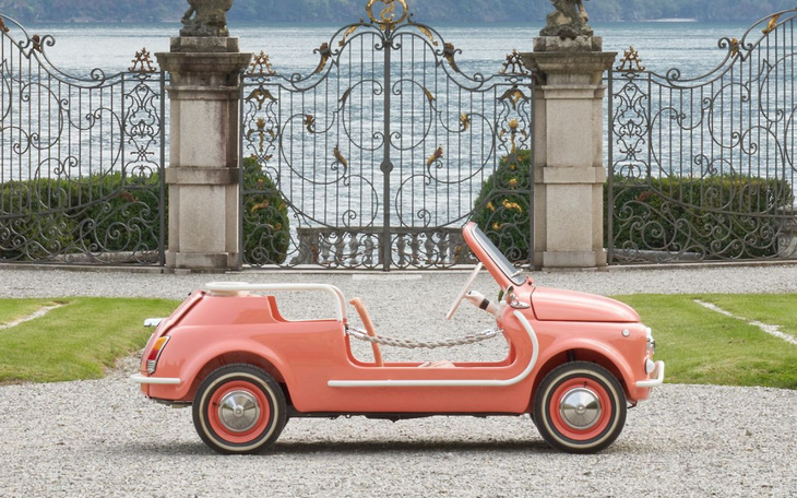 Ô tô điện mini độc lạ: Màu hồng dễ thương, mui trần, không cửa