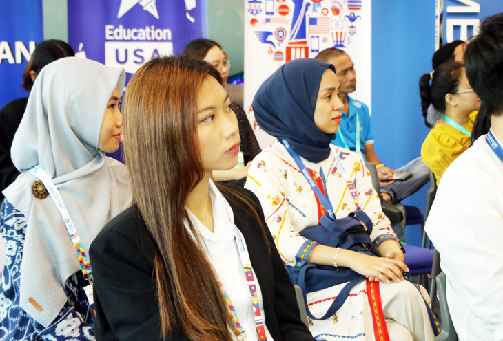 Học viên YSEALI từ 11 nước Đông Nam Á đến TP.HCM học làm ‘doanh nghiệp vì cộng đồng’ - Ảnh 1.