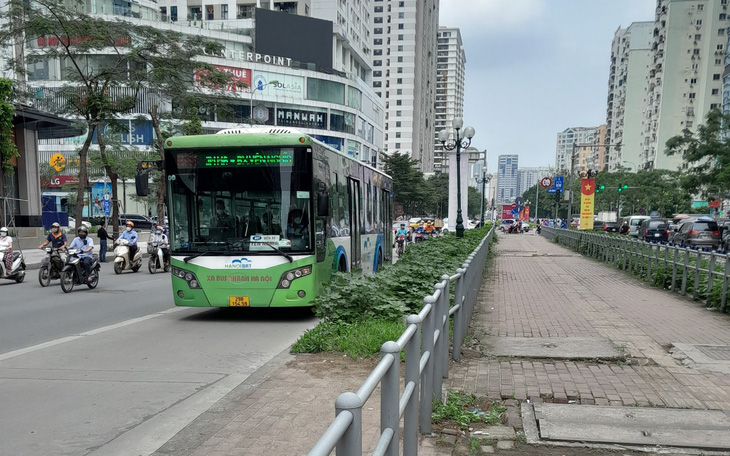 ‘Xe buýt Việt Nam không được như Hàn Quốc thì khó cấm xe máy’