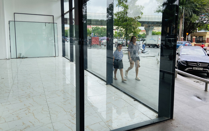 Nhiều mặt bằng sàn thương mại ở Hà Nội vắng bóng người thuê, vì sao?