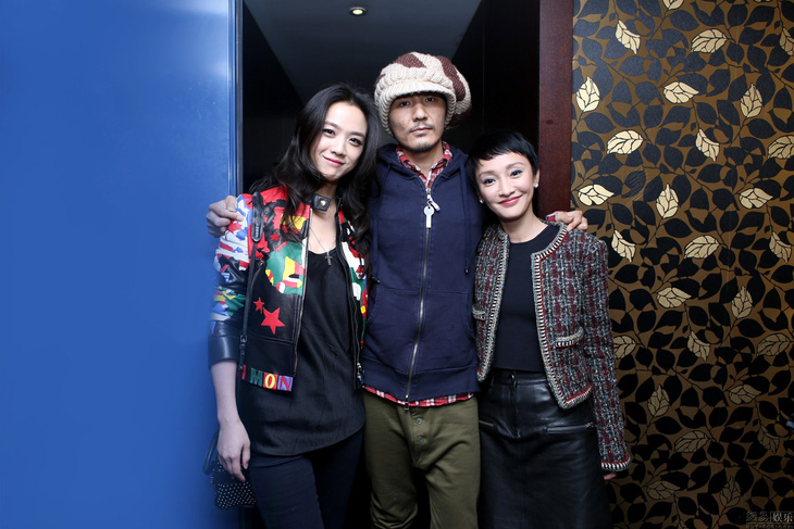 Thang Duy và Châu Tấn chụp ảnh cùng nam diễn viên Phác Thụ năm 2015