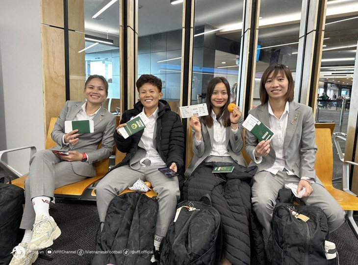 Đội tuyển nữ Việt Nam thoải mái tại sân bay Auckland, chuẩn bị cho World Cup nữ 2023 - Ảnh: VFF