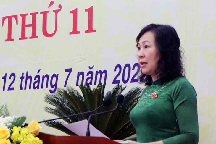 Bà Huỳnh Thị Hằng, chủ tịch Hội đồng nhân dân tỉnh Bình Phước, phát biểu khai mạc kỳ họp - Ảnh: AN BÌNH