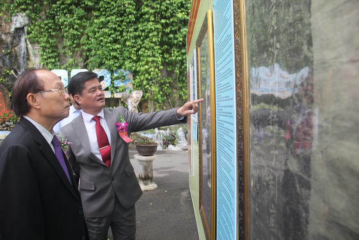 Những bản ma nhai đã được UNESCO trao bằng công nhận Chương trình ký ức thế giới khu vực châu Á - Thái Bình Dương được sao dập, giải nghĩa, trưng bày cho du khách thập phương - Ảnh: TRƯỜNG TRUNG