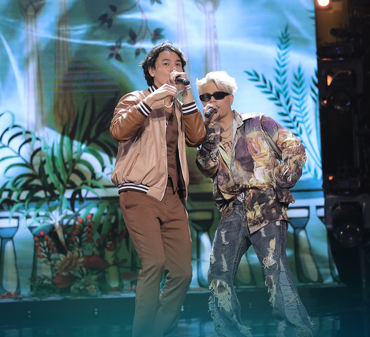 Thí sính Dubbie (trái) và Rhyder  trong Rap Việt mùa 3 - Ảnh: HTV2