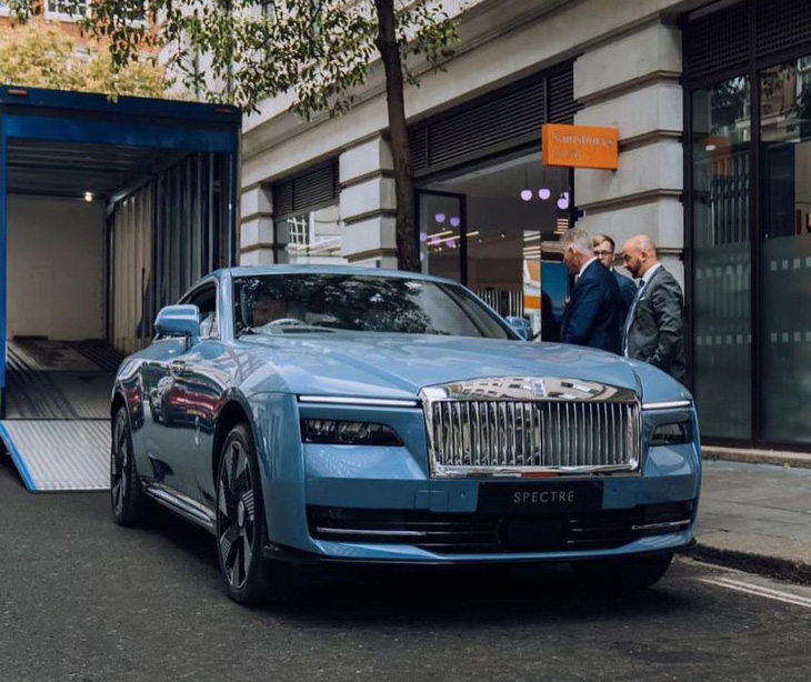 Rolls-Royce sẽ ‘cấm cửa’ toàn bộ những người tính kiếm lời từ việc bán lại Spectre - Ảnh 1.