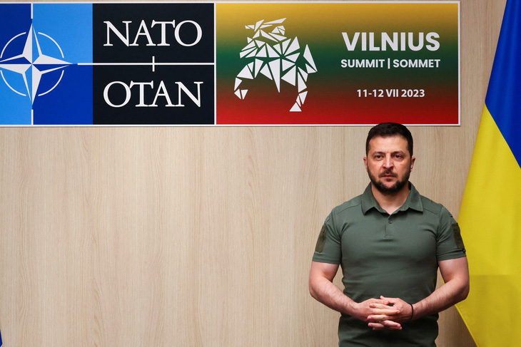 Tổng thống Ukraine Volodymyr Zelensky có mặt tại hội nghị thượng đỉnh NATO ngày 12-7 - Ảnh: REUTERS