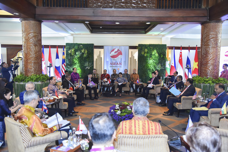 Các ngoại trưởng ASEAN trong phiên họp hẹp của hội nghị ngoại trưởng ASEAN lần thứ 56 (AMM-56) ngày 12-7 - Ảnh: Bộ Ngoại giao cung cấp