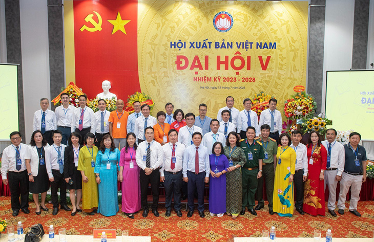 Ban chấp hành Hội Xuất bản Việt Nam khóa V ra mắt - Ảnh: BTC