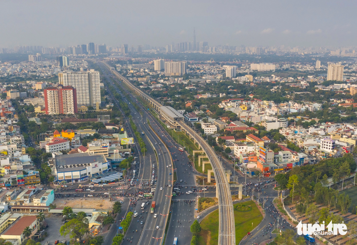 Xa lộ Hà Nội đoạn từ cầu Sài Gòn đến ngã tư Thủ Đức (TP Thủ Đức) được đổi tên thành đường Võ Nguyên Giáp - Ảnh: QUANG ĐỊNH