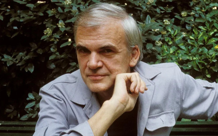 "Người khổng lồ văn chương" Milan Kundera qua đời