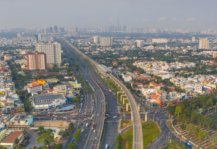 Xa lộ Hà Nội đoạn từ cầu Sài Gòn đến ngã tư Thủ Đức (TP Thủ Đức) được đổi tên thành đường Võ Nguyên Giáp - Ảnh: QUANG ĐỊNH