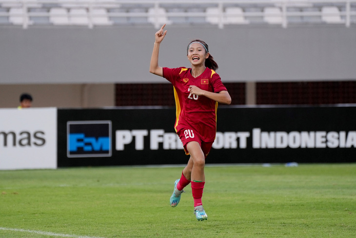 Lê Thị Trang ghi bàn thắng quyết định giúp U19 nữ Việt Nam giành chiến thắng - Ảnh: VFF
