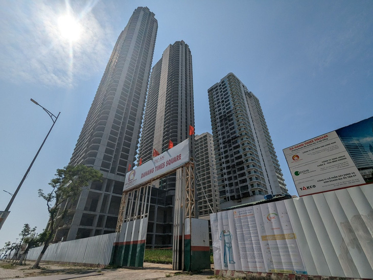 Các tòa tháp condotel quy mô 30-50 tầng với hơn 1.800 căn hộ đã hoàn thành xây thô tại dự án Times Square Đà Nẵng vừa được cho phép chuyển đổi thành chung cư - Ảnh: TẤN LỰC