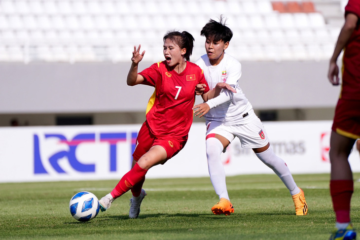 Tuyển U19 nữ Việt Nam có trận đấu khó khăn trước U19 nữ Myanmar ở bán kết Giải U19 nữ Đông Nam Á 2023 - Ảnh: VFF