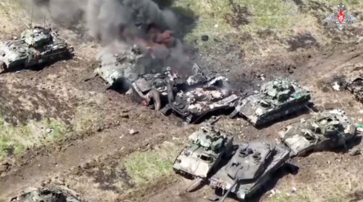 Nga tuyên bố gần đây họ đã phá hủy 17 xe tăng Leopard do Đức sản xuất, 5 xe tăng AMX do Pháp sản xuất và 12 xe chiến đấu bộ binh Bradley do Mỹ sản xuất tại chiến trường Ukraine - Ảnh: RT/Bộ Quốc phòng Nga