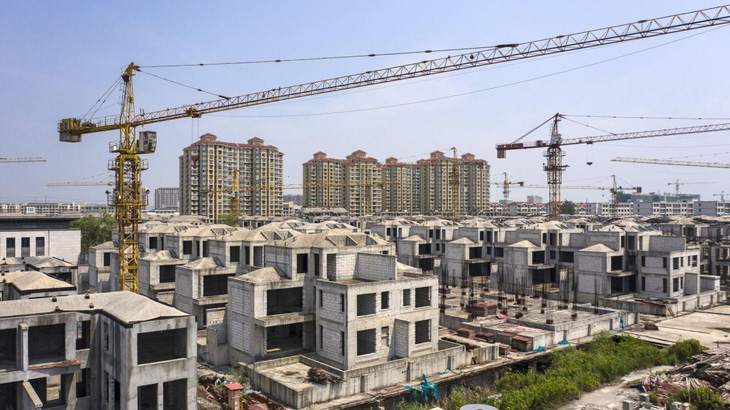 Trung Quốc tìm cách hỗ trợ kinh tế các công ty bất động sản xây nhà kịp tiến độ - Ảnh: BLOOMBERG