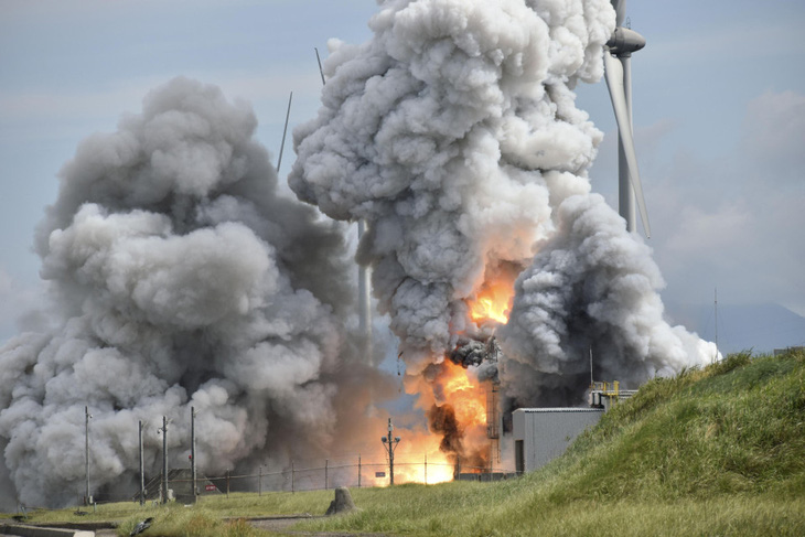 Vụ nổ xảy ra tại Trung tâm thử nghiệm Noshiro của Cơ quan Thám hiểm hàng không vũ trụ Nhật Bản (JAXA) ở thành phố Noshiro, tỉnh Akita, Nhật Bản ngày 14-7 - Ảnh: KYODO
