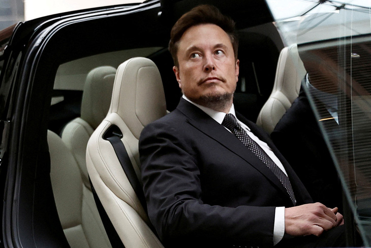 Tỉ phú Elon Musk từng chỉ trích các công ty phát triển AI không quan tâm đến rủi ro với con người - Ảnh: REUTERS