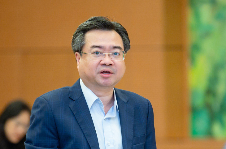 Bộ trưởng Bộ Xây dựng Nguyễn Thanh Nghị vừa thừa ủy quyền Thủ tướng ký văn bản số 333 về việc đính chính nghị định 35 sau gần 1 tháng ban hành - Ảnh: Q.H.