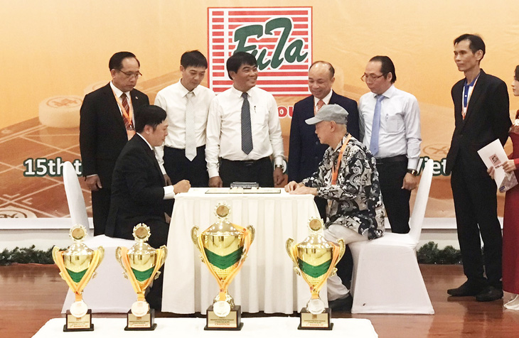 亞洲國際象棋聯合會秘書長林權豪（右）為比賽開場 - 照片：MQ