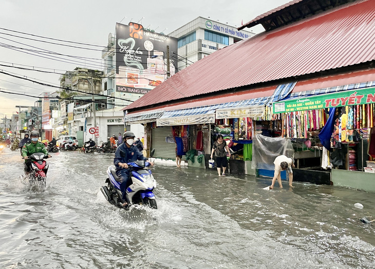 Hôm nay Nam Bộ thời tiết có mưa trên cả đất liền và vùng biển - Ảnh: CHÂU TUẤN