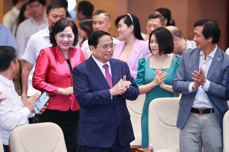 Thủ tướng Phạm Minh Chính đến dự Hội nghị sơ kết hoạt động ngân hàng 6 tháng đầu năm - Ảnh: VGP