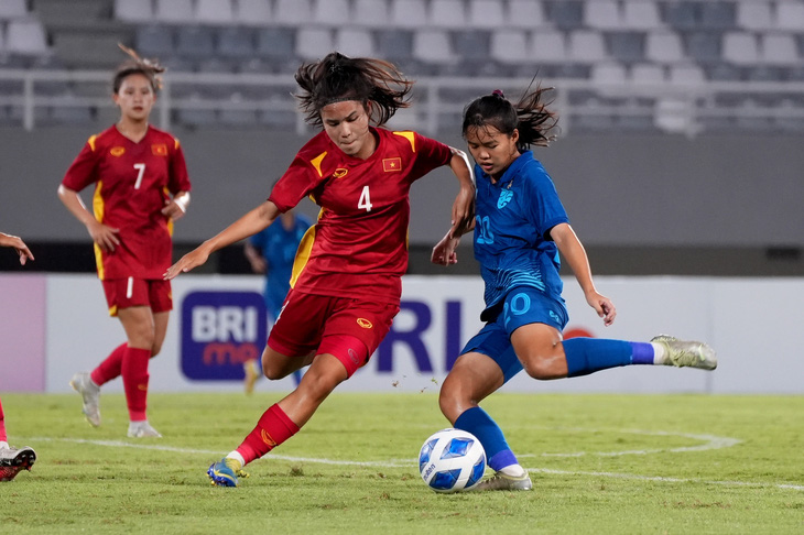 Tuyển U19 nữ giới nước ta thất bại trước Thái Lan và nhận ngôi á quân Giải U19 nữ giới Khu vực Đông Nam Á 2023 - Ảnh: VFF