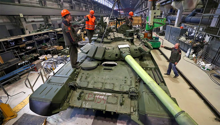 Trong một nhà máy sản xuất xe tăng của Nga. Ảnh: The Drive