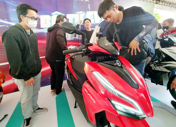 Sôi động thị trường xe máy điện, nhiều doanh nghiệp tăng đầu tư sản xuất - Ảnh: CÔNG TRUNG