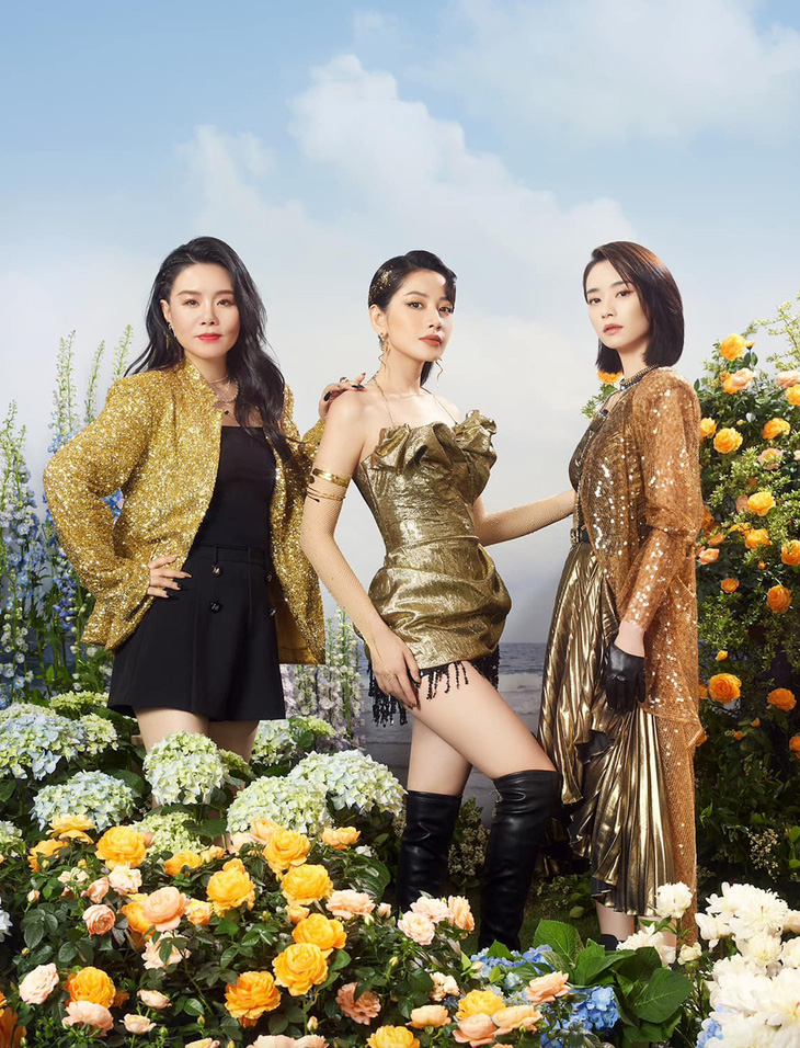 Chi Pu và Lưu Nhã Sắt lần đầu biểu diễn chung trong ca khúc Rosemary cùng Cung Lâm Na đã tạo nên hiệu ứng mạnh mẽ trên mạng xã hội.