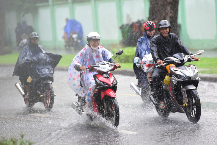 Hôm nay thời tiết Nam Bộ tiếp tục mưa to - Ảnh: DUYÊN PHAN
