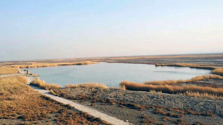 Trung Quốc từng ghi nhận kỷ lục nắng nóng vào năm 2015 ở khu vực hồ Ngải Đinh ở khu tự trị Tân Cương - Ảnh: westchinatour.com