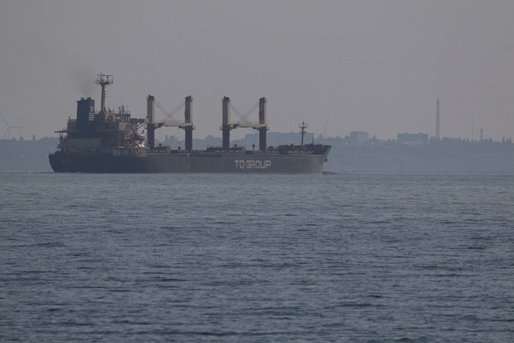 Chuyến tàu hàng cuối cùng được Thỏa thuận Biển Đen bảo vệ rời cảng Odessa ngày 16-7 - Ảnh: REUTERS