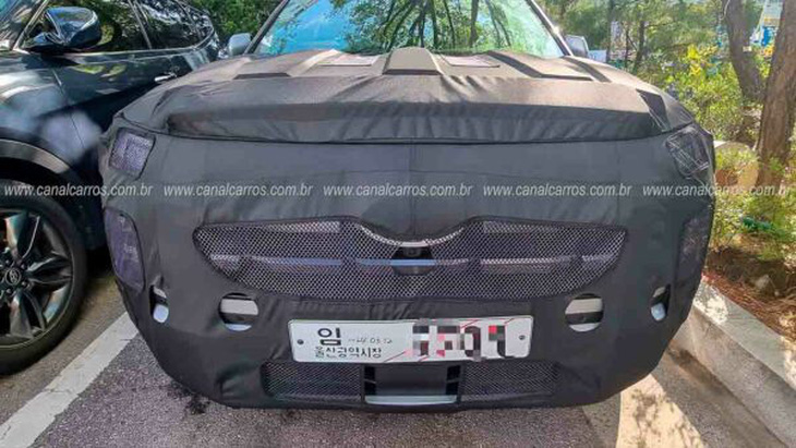 Đầu xe Hyundai Creta facelift sử dụng tản nhiệt mới với viền chrome nổi trội hơn - Ảnh: canalcarros