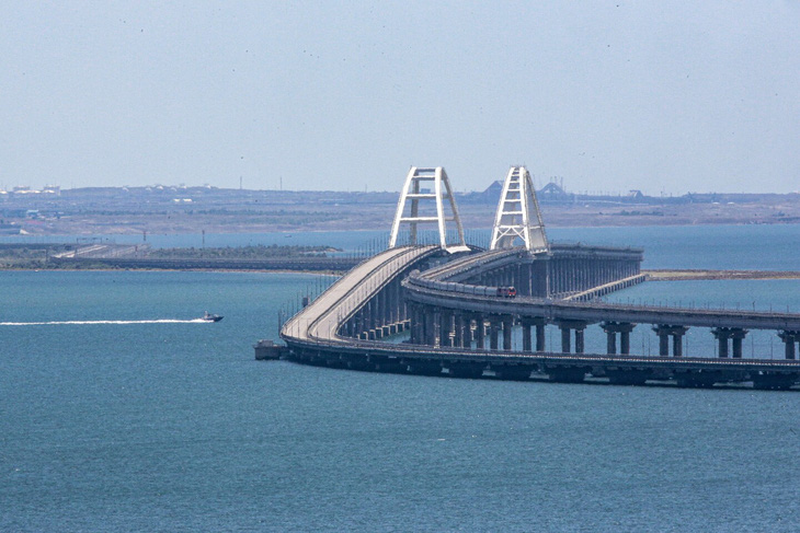 Cầu Crimea, nối vùng Krasnodar của Nga với bán đảo Crimea - Ảnh: AP