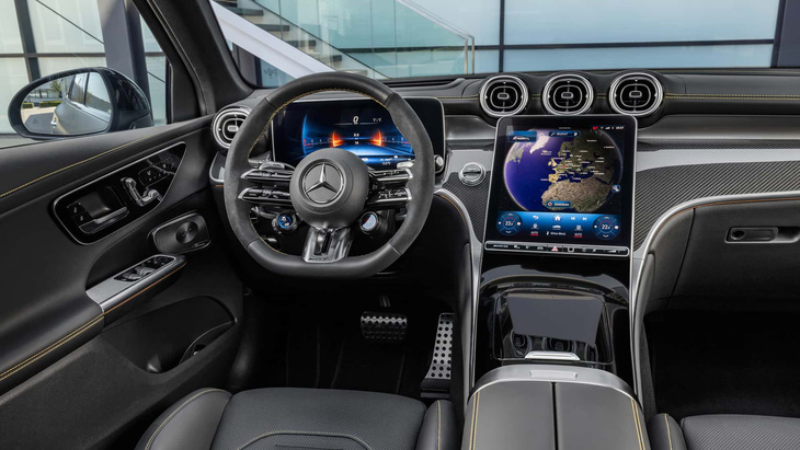Nội thất Mercedes-AMG GLC 2024 không khác gì bản thường trừ vị trí vô lăng - Ảnh: Mercedes-Benz