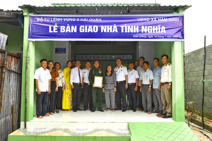 ‘Có căn nhà tình nghĩa che mưa, che nắng vầy, tui vui lắm’