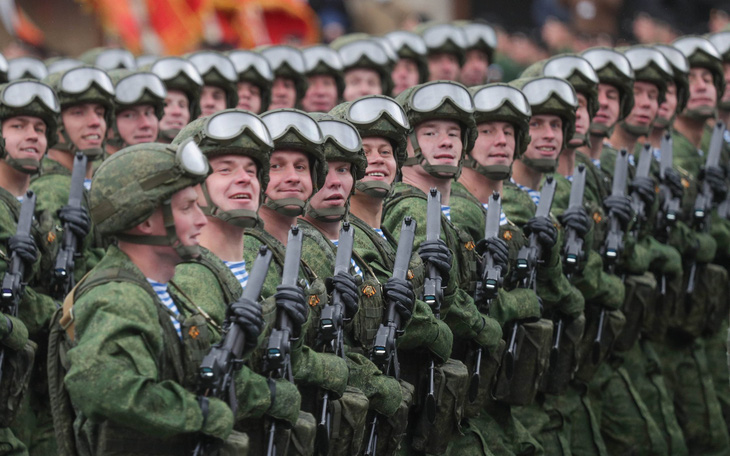 Quốc hội Nga thông qua luật nâng trần tuổi huy động quân nhân