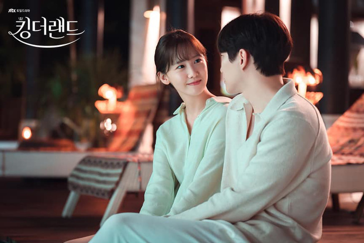 Phản ứng hóa học của YoonA và Lee Junho trong King the Land cực tình cảm