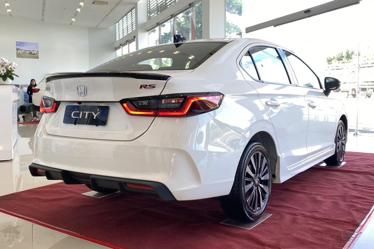 Gói Honda Sensing trên City 2023 có nhiều tính năng an toàn cao cấp nhất phân khúc, như phanh giảm thiểu va chạm, đèn pha thích ứng tự động, ga tự động thông minh, giảm thiểu chệch làn đường, hỗ trợ giữ làn đường và thông báo xe phía trước khởi hành - Ảnh: Đại lý Honda/Facebook