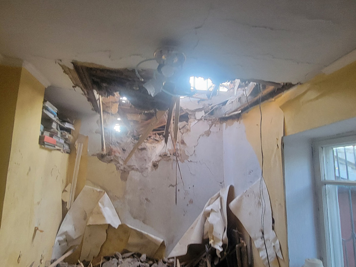 Một tòa nhà bị hư hại sau đợt tấn công ở Odessa, Ukraine, ngày 18-7 - Ảnh: REUTERS