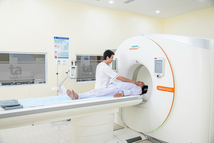Hệ thống chụp CT 768 lát cắt ứng dụng trí tuệ nhân tạo (AI) tầm soát và chẩn đoán bệnh. Ảnh: Đ.H